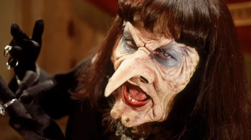 anjelica huston befana